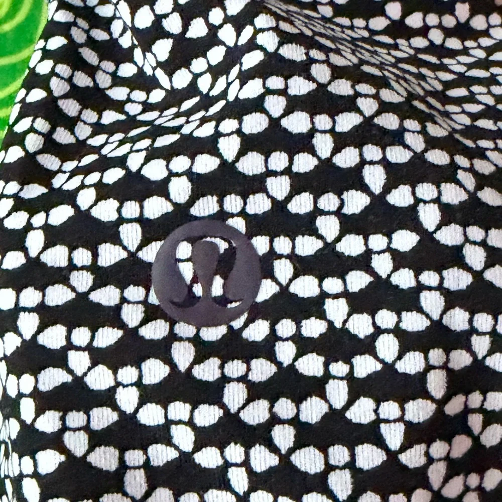 lululemon athletica Black and White Women Shorts - Picture 3 of 4